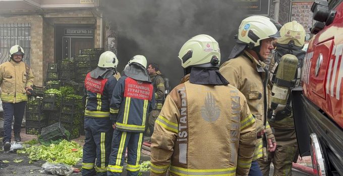 İstanbul’da market deposunda yangın – Son Dakika Haberleri