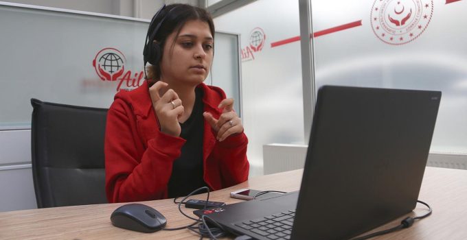 AİLEM Engelsiz İletişim Merkezi 335 bini aşkın çağrıya çeviri desteği sağladı