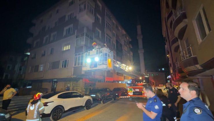 Avcılar’da kolonlarından sesler gelen 5 katlı bina tahliye edildi