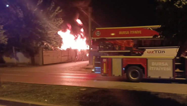 Bursa’da geri dönüşüm tesisinde yangın