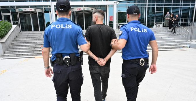 Kırmızı bültenle aranan firari Mersin’de yakalandı