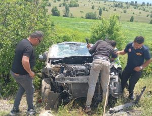 Gümüşhane’de hafif ticari araç devrildi: 1 ölü