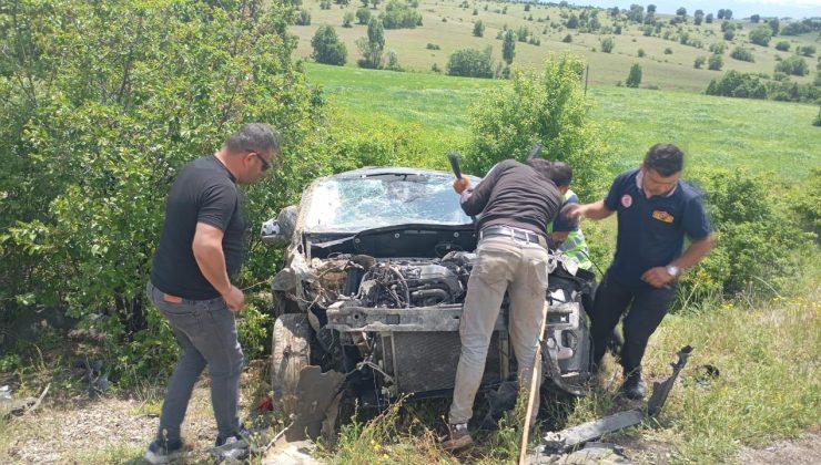 Gümüşhane’de hafif ticari araç devrildi: 1 ölü