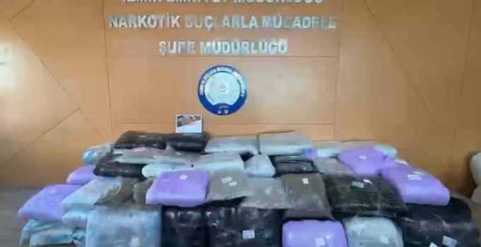 İzmir’de 371 kilogram uyuşturucu ele geçirildi