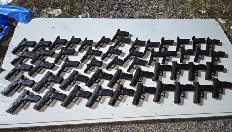 İstanbul’da kaçak silah operasyonunda 20 tabanca ele geçirildi