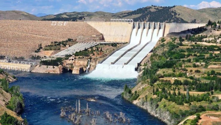 Elazığ’da Keban Barajı’nda kapaklar ikinci kez açıldı
