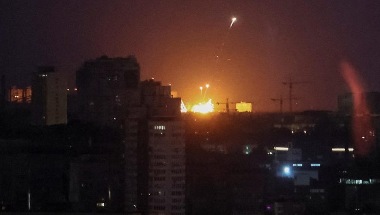 Rusya, Kiev’i vurdu: Siviller metro istasyonlarına sığındı