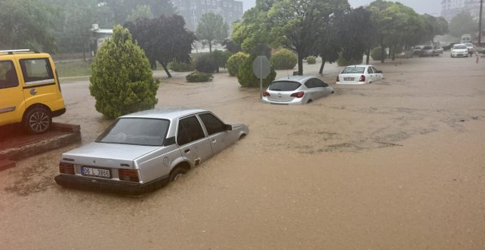 Kırşehir’de sağanak sele dönüştü – Son Dakika Haberleri