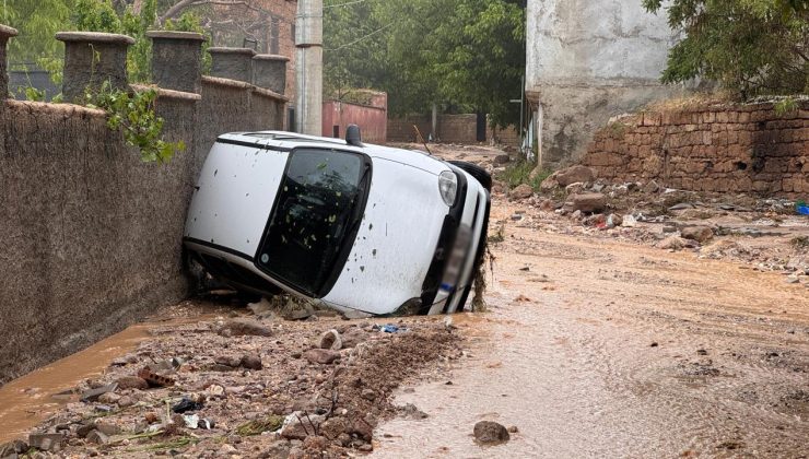 Niğde’de sel: 3 araç sele kapıldı, 1 kişi hayatını kaybetti