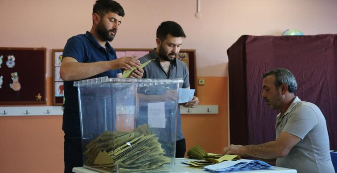 Yerel yönetimler için 6 beldede seçim yapıldı