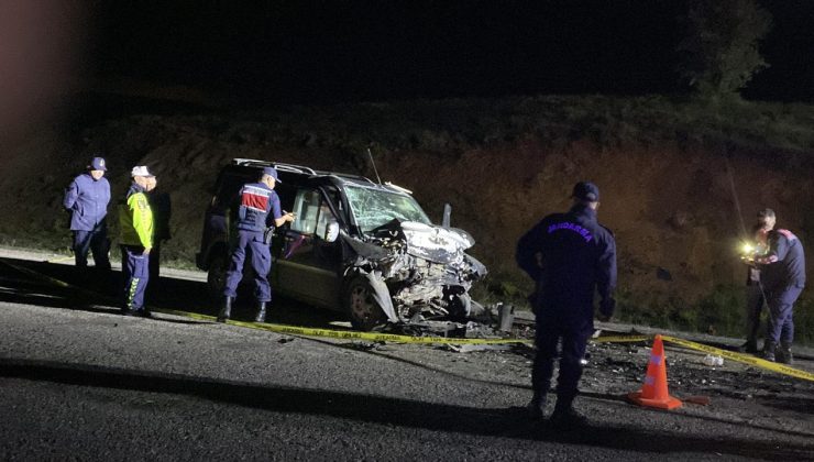Sivas'taki trafik kazası: 3 ölü, 2 yaralı