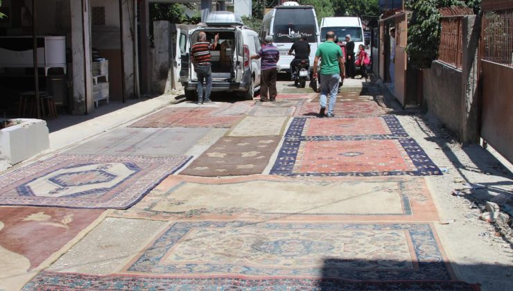 Asfaltlanmayan sokağın tozundan rahatsız olan mahalleli yola halı serdi