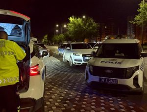 Kayseri’de “dur” ihtarına uymayan alkollü sürücüye 432 bin lira ceza uygulandı