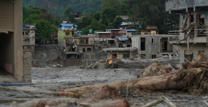 Nepal’deki selde hayatını kaybedenlerin sayısı 389’a çıktı