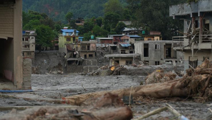 Nepal’deki selde hayatını kaybedenlerin sayısı 389’a çıktı