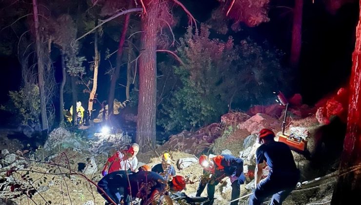 Antalya’da uçuruma devrilen araçtaki 2 kişi öldü, 4 kişi yaralandı