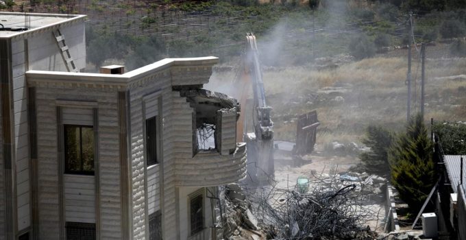 Soykırımcı İsrail, Batı Şeria’da 12 saatte 23 saldırı gerçekleştirdi