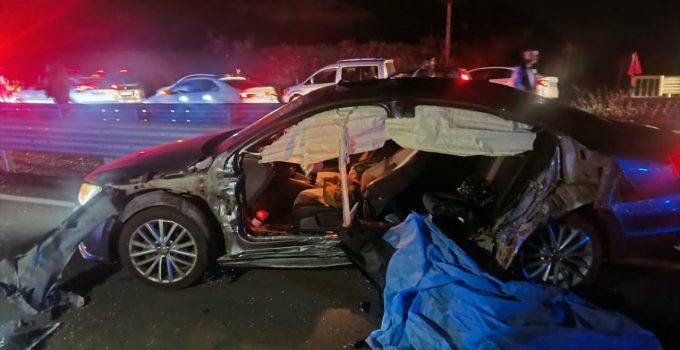 Bingöl’de bariyere çarpan otomobildeki 2 kişi öldü