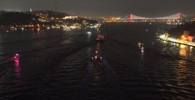 İstanbul Boğazı’nda gemi trafiği yeniden açıldı