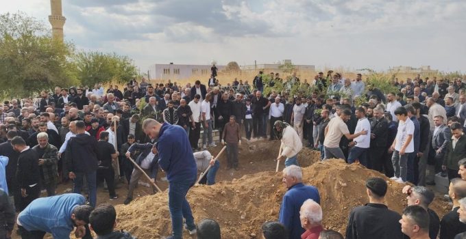 Mardin’de feci kaza: Aynı aileden 6 kişinin cenazesi defnedildi