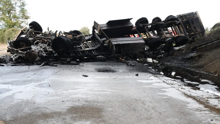 Düzce’de köprüden düşen tırda çıkan yangın söndürüldü