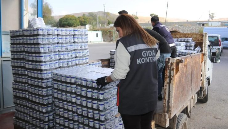 Van’da son kullanma tarihi geçen 860 koli ayran imha edildi