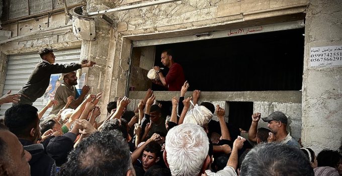 Gazze’de, soykırımcı İsrail’in un sevkiyatına izin vermemesi nedeniyle fırınların çoğu faaliyetlerini durdurdu