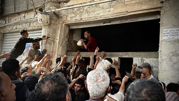 Gazze’de, soykırımcı İsrail’in un sevkiyatına izin vermemesi nedeniyle fırınların çoğu faaliyetlerini durdurdu