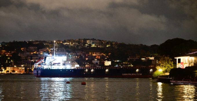 İstanbul Boğazı’nda gemi arızası: Trafik çift yönlü durduruldu
