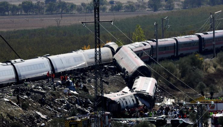 İspanya’da hızlı trenler çarpıştı: En az 68 ölü