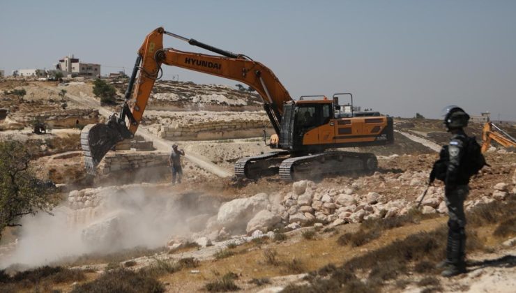 İşgalci İsrail Negev Çölü bölgesinde Filistinlilere ait 80 evi yıktı