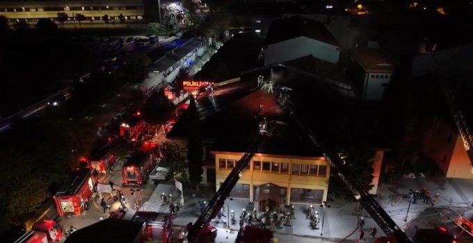 Kartal Koşuyolu Eğitim ve Araştırma Hastanesi’nin çatısında yangın