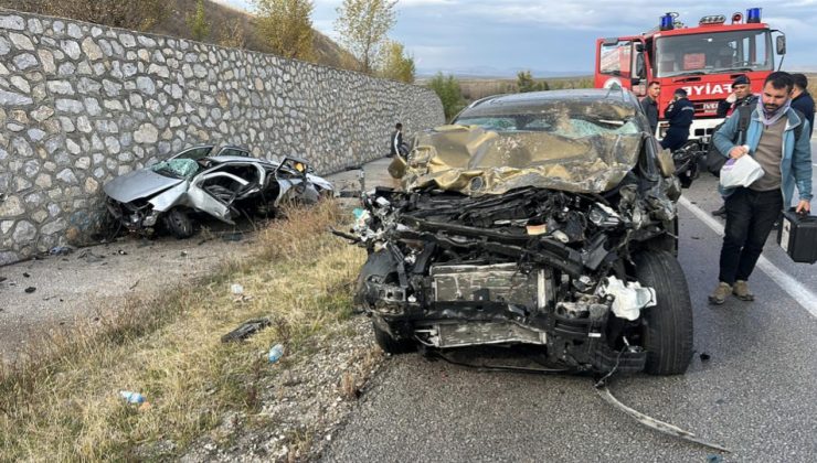 Çorum’da iki otomobil çarpıştı: 4 ölü, 2 yaralı