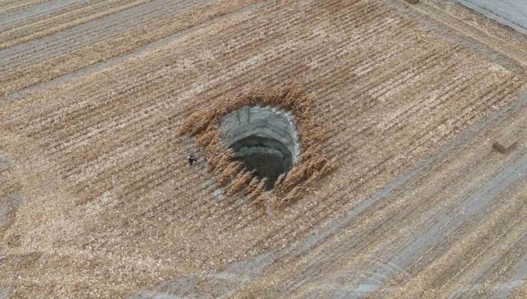 Konya’da mısır tarlasında 10 metre çapında yeni obruk oluştu