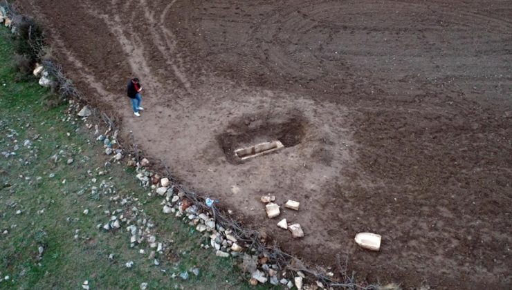 Kastamonu’da tarlasını süren çiftçi lahit buldu