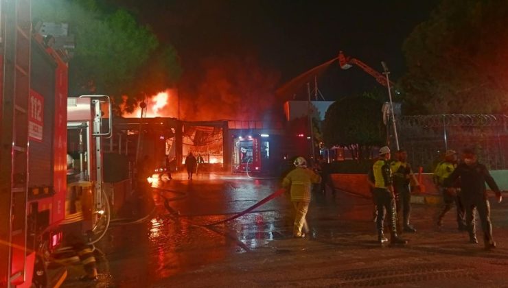 Manisa’da akü fabrikasında yangın