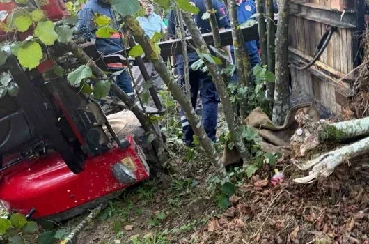 Sakarya’da traktör devrildi: Bir kişi öldü, iki kişi yaralandı