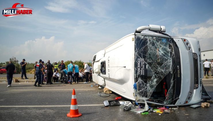 Antalya’da midibüs devrildi: 17 yaralı