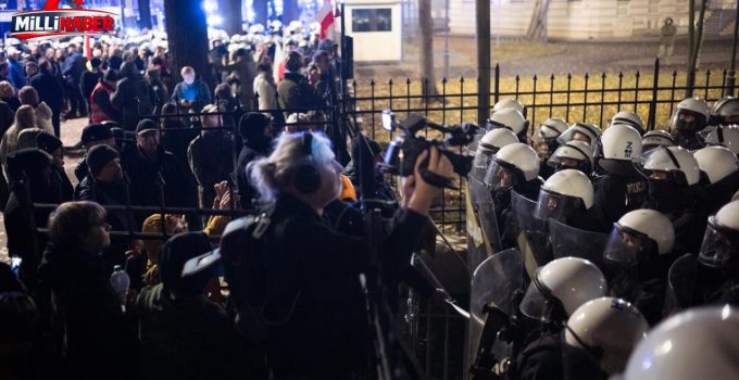 Polonya’da Anayasa Mahkemesi krizi: Neler oldu?