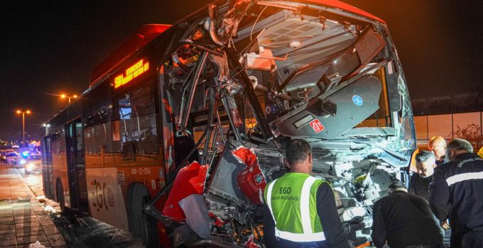 Ankara’da EGO otobüsü üst geçidin ayağına çarptı: 24 yaralı
