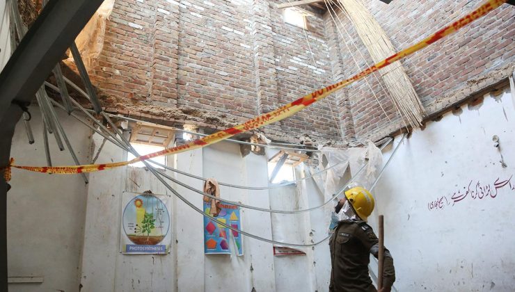 Pakistan’da okulun çatısı çöktü: En az 27 öğrenci hayatını kaybetti