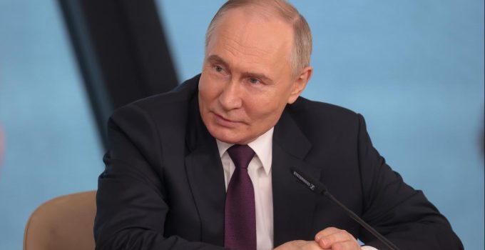 Putin, Elon Musk ile uydu konusunda temas halinde olduklarını söyledi