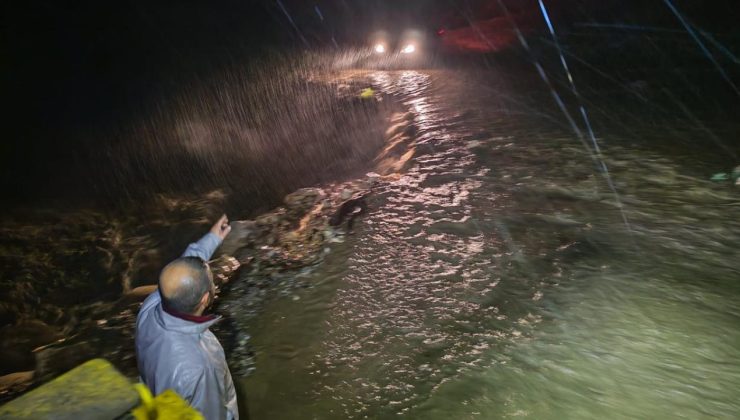 Bursa’da taşan dere nedeniyle yol ulaşıma kapandı