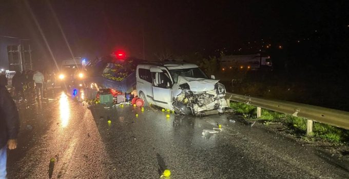 Sakarya’da zincirleme kaza: 2 ölü