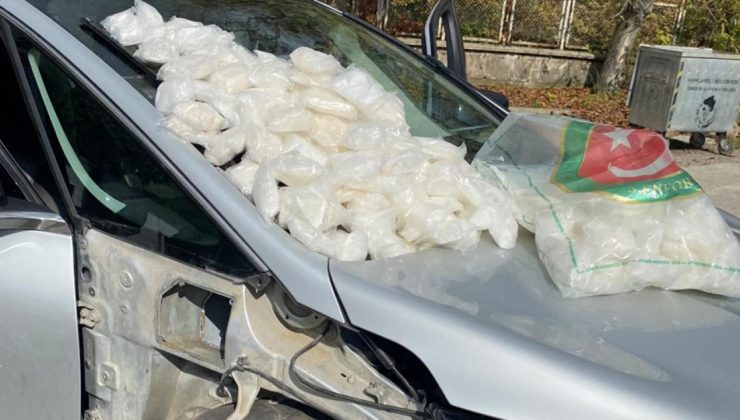 Otomobilin özel bölmesinden 40 kilo metamfetamin çıktı