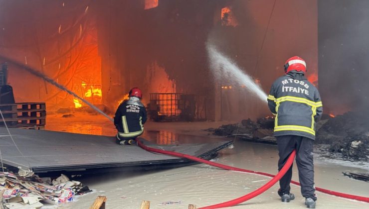 Mersin’de fabrika yangını