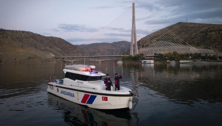 Jandarmanın “yüzen karakolu” 7/24 görev başında