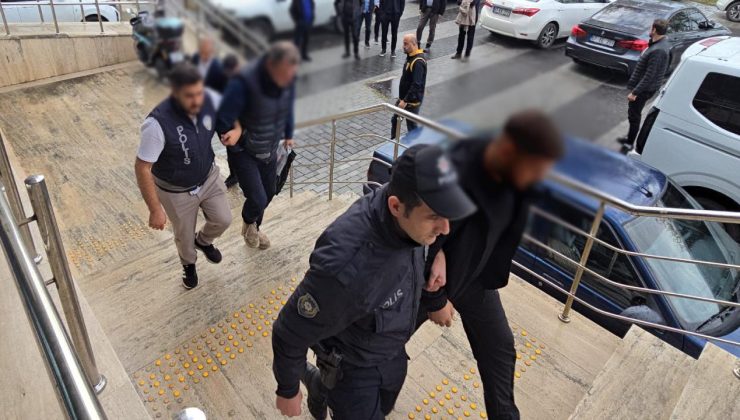 Zonguldak’ta çöken binayla ilgili 3 şüpheli tutuklandı